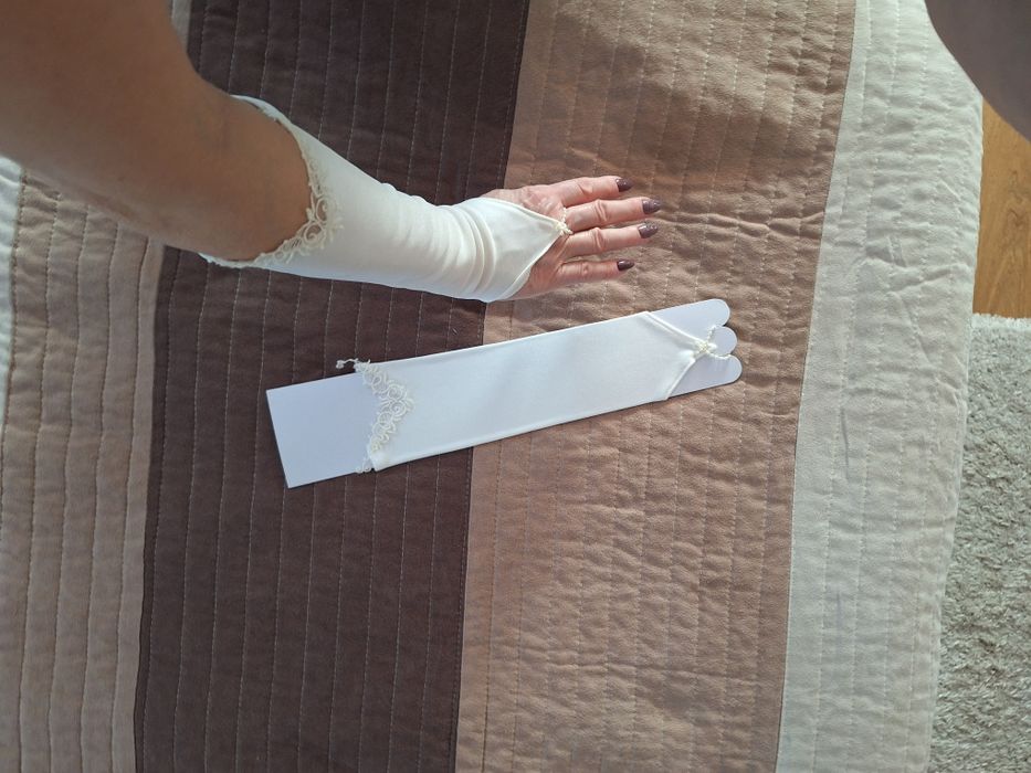 Rękawiczki ślubne w kolorze ecru