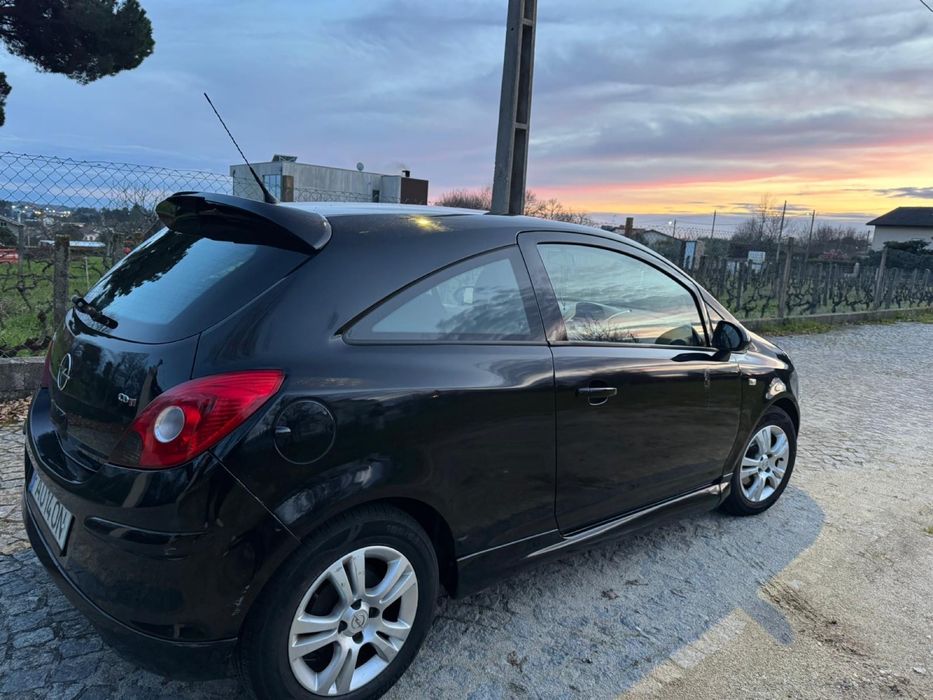 Carro opel corsa preto modelo 2009, gasóleo.