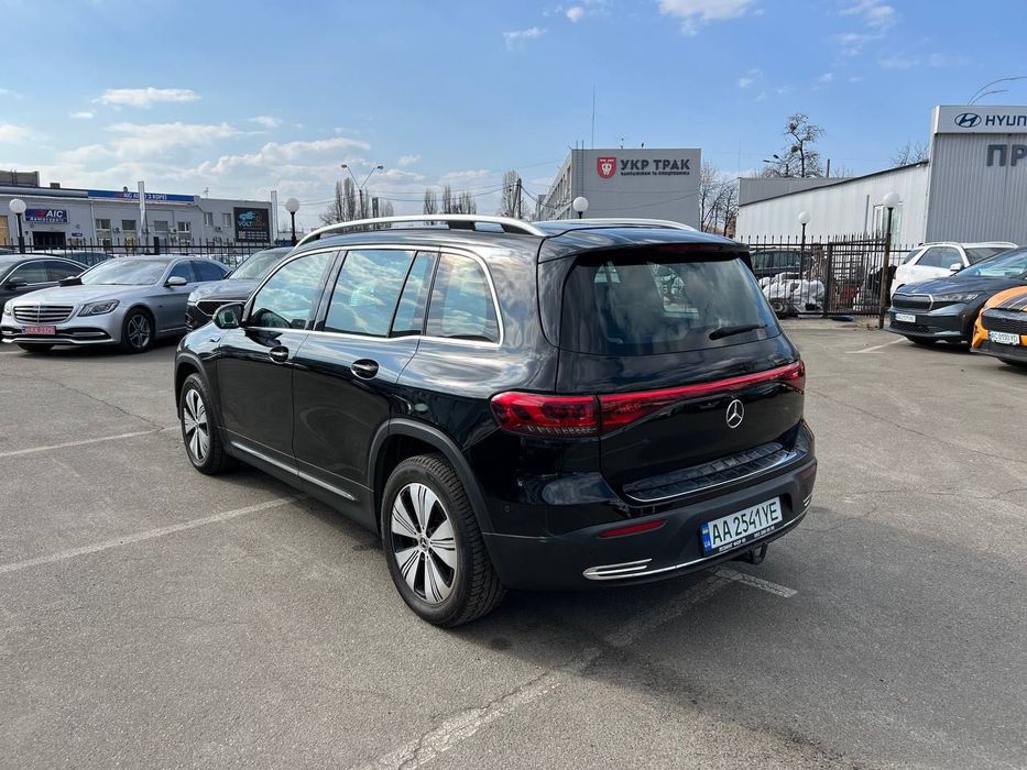 Mercedes-Benz EQB 250 2022 (модельний 2023) • 7 місць • Електро • До 420 км
