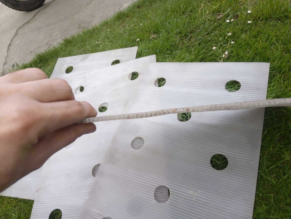 Płyta z tworzywa sztucznego osłona wentylacyjna 58x39cm otwory 30 szt