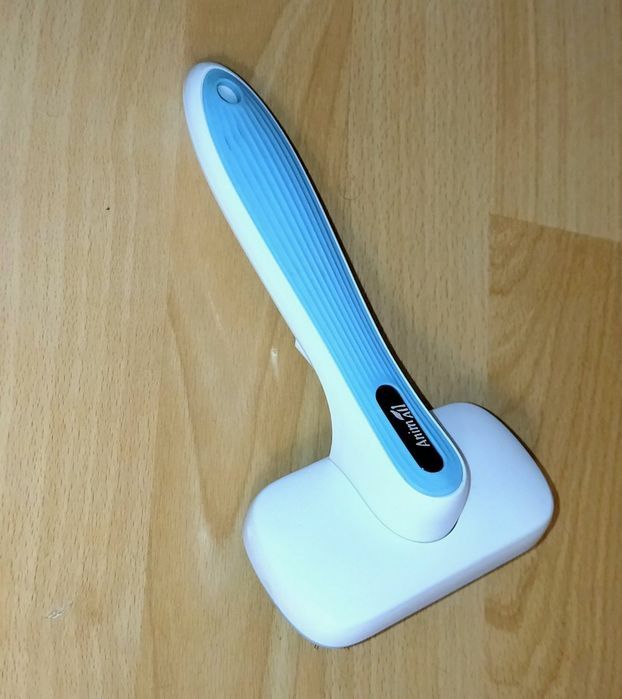 Пуходерка для собак и кошек с автоматической системой очистки.