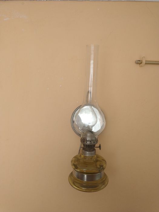 Stara lampa naftowa wisząca 33 cm wysokość. Szerokość 12 cm szerokość.