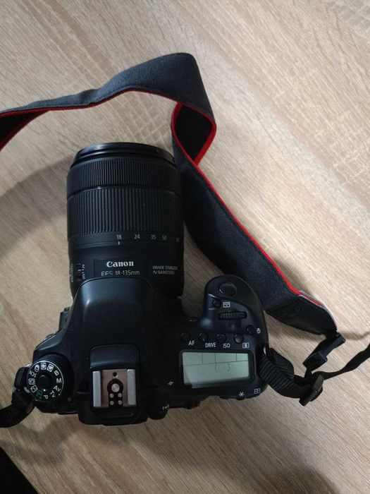 Продаю свій Canon 80D - стан нового + рюкзак в подарунок.