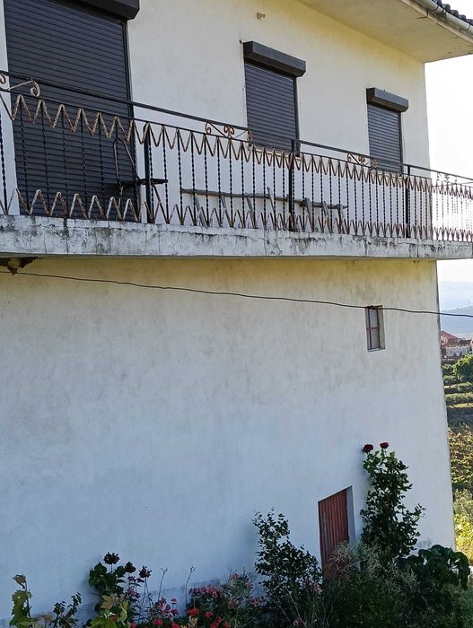 Moradia V3 - 3 Pisos - +3ha de terreno - Douro Vinhateiro