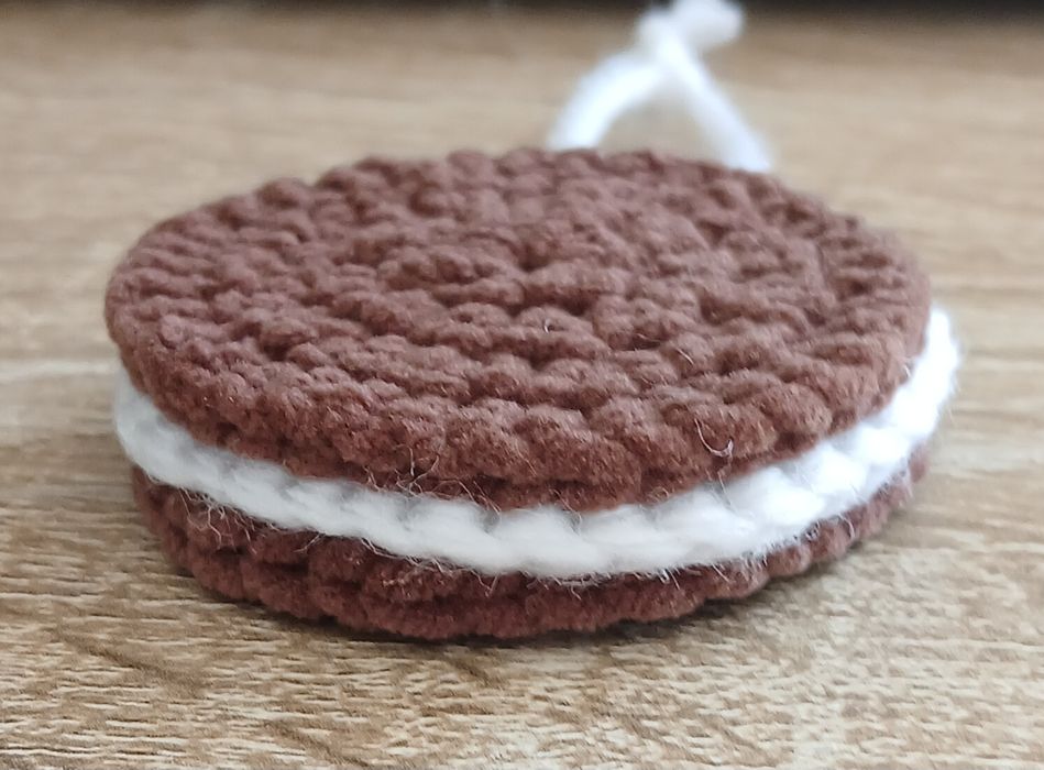 Oreo brelok zrobione na szydełku
