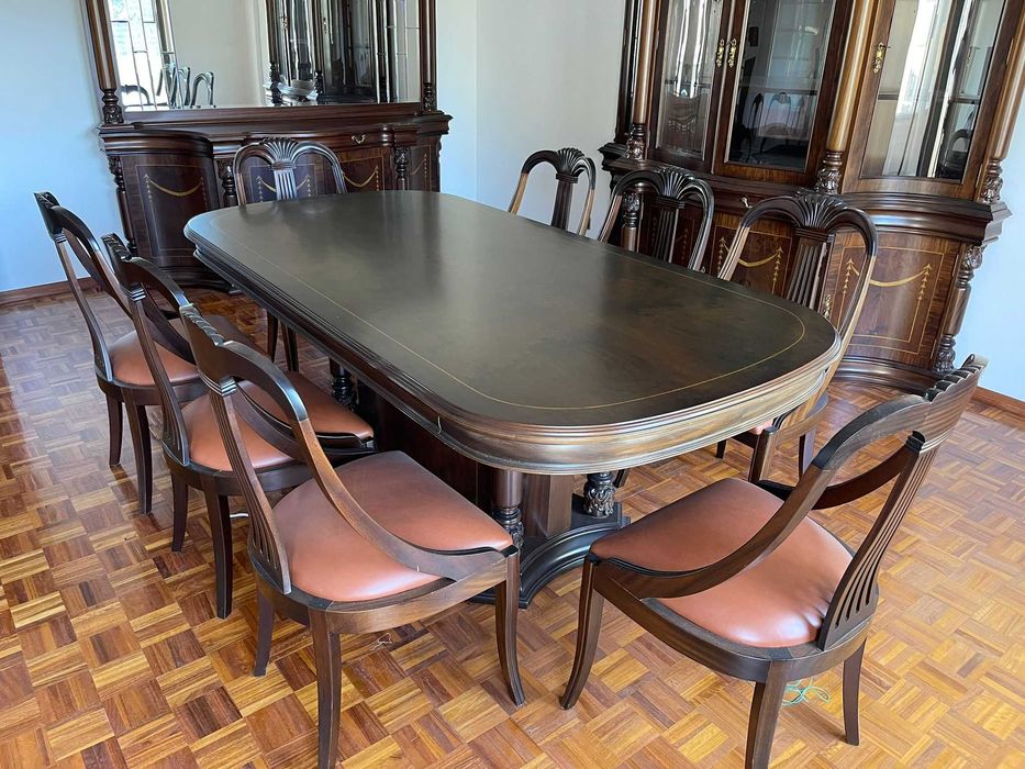 Mesa com 8 cadeiras em madeira maciça - Moveis de Paços Ferreira- Excelente Qualidade e completamente novos