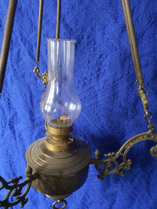 Mosiężna lampa naftowa