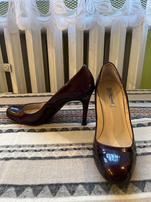 Buty damskie lakierki na obcasie - L,k.Bennett rozmiar 38