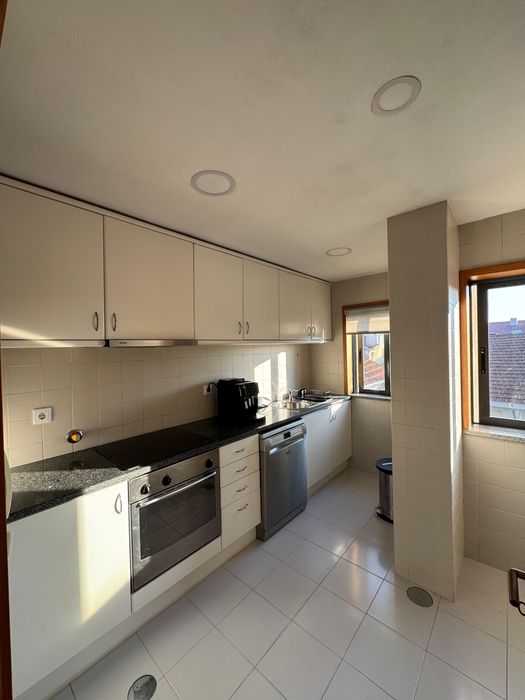 T1 Mobilado com Garagem, Varanda e Elevador – Paranhos (Porto)