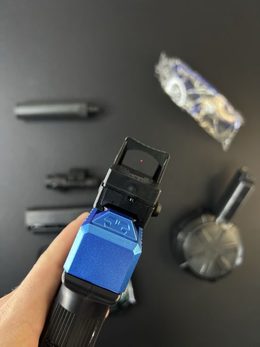 Пістолет Glock 17 з лазером, прицілом та 3 магазинами різної ємності