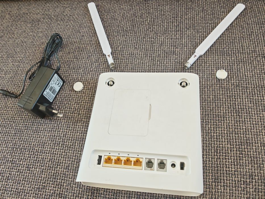 Router ZTE z modemem na kartę SIM dodatkowe anteny internet domowy