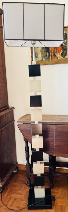 Cadeiro de Pé Alto preto e cinza