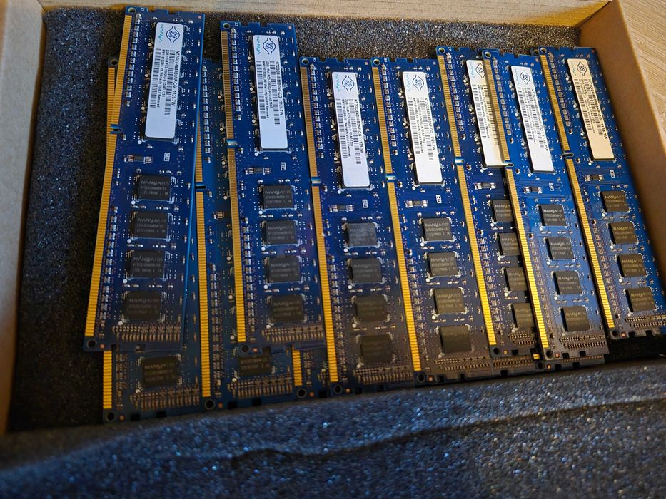 Pamięć RAM -  16 kości po 2 GB DDR3 Nanya 1135.CN 1125.TW