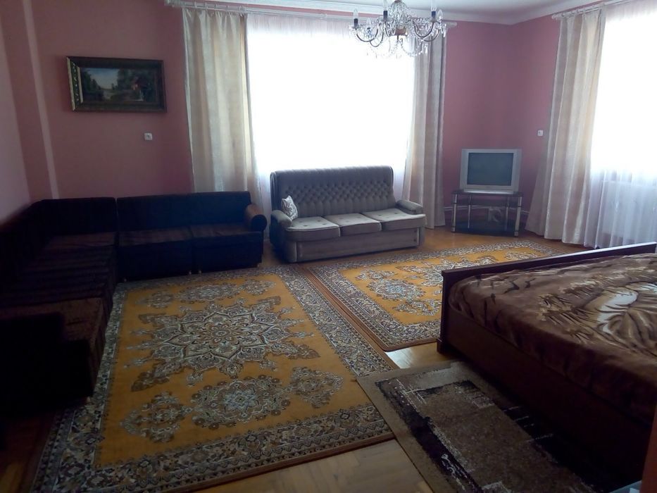 Продаж великого будинку в Сваляві