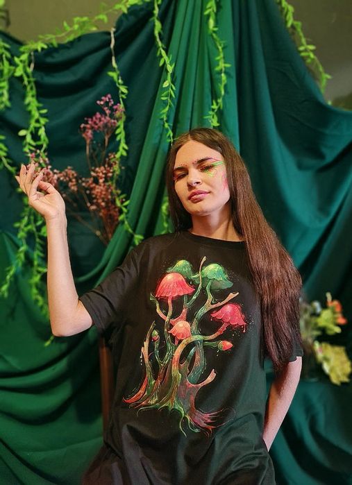 Унісекс футболка з ручним розписом
