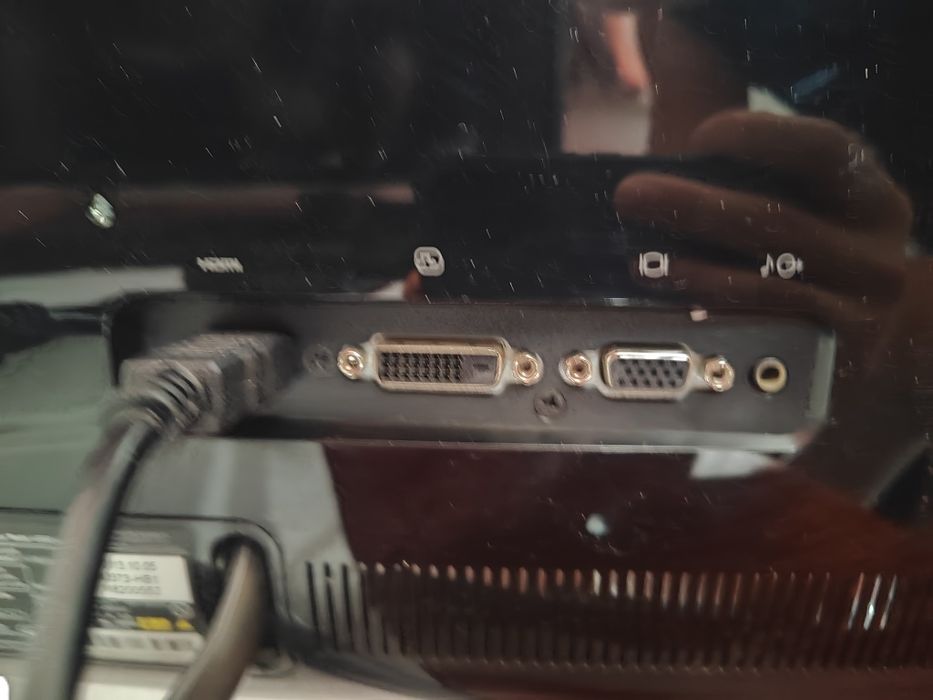 Монітор Lenovo 23 дюйми з вбудованим колонками!