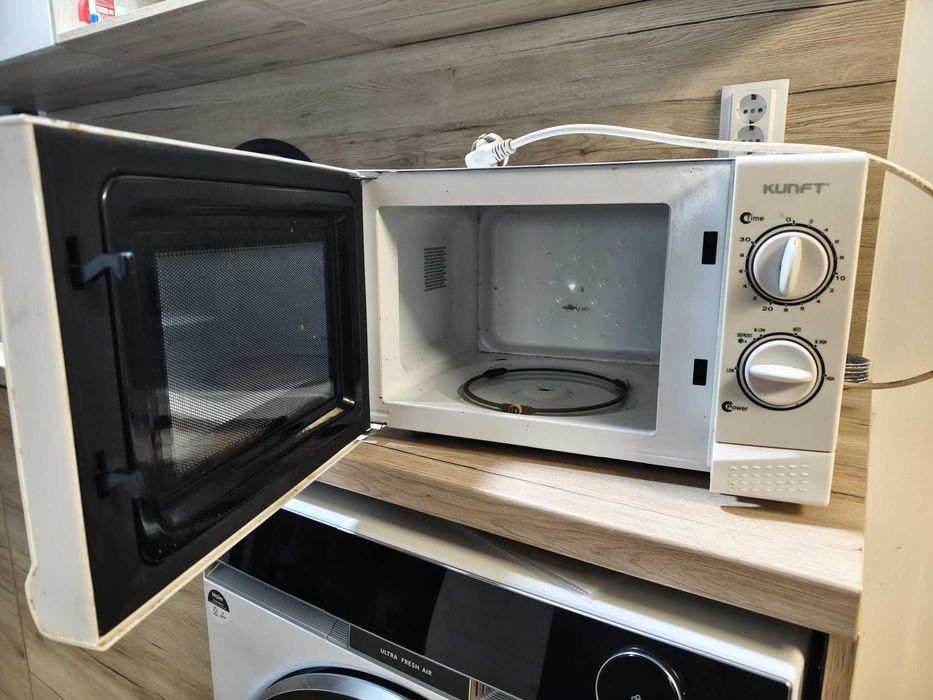 Microondas A funcionar Ler anuncio