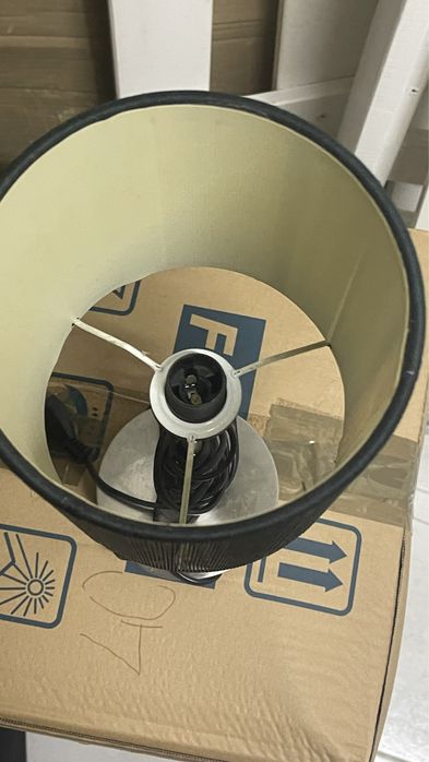 Candeeiro com pé em ferro e Bajur tecido