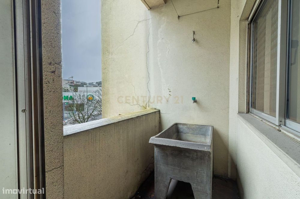 Apartamento T1 em Braga, Maximinos para recuperar - Oportunidade Única