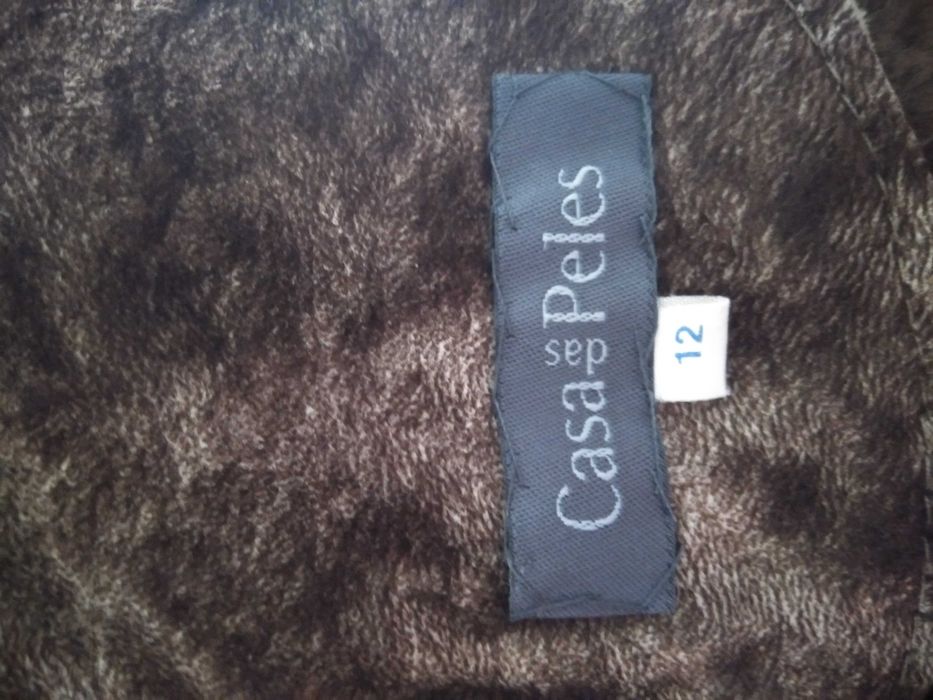 Casaco em pele/pêlo verdadeiro. Novo.