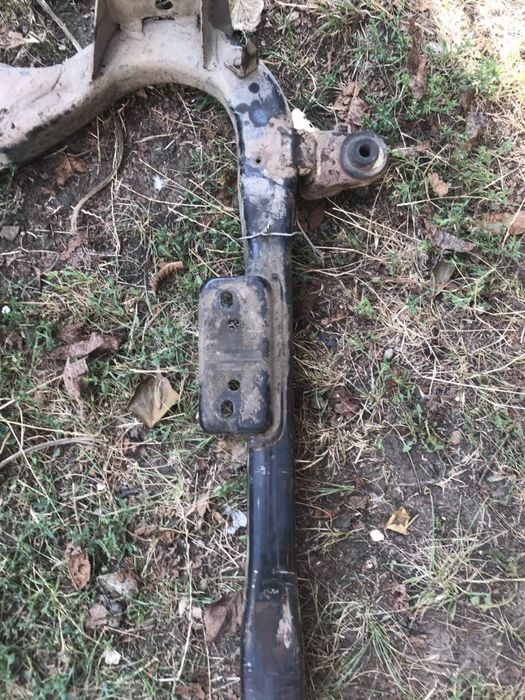 Продам передній підрамник до автомобіля Форд Мондео 2 покоління,обьем