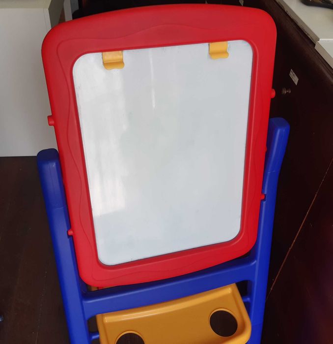 Cavalete Dobrável Plástico Toys'r'Us c/ Tabuleiro Quadro Duplo Ardósia Branco