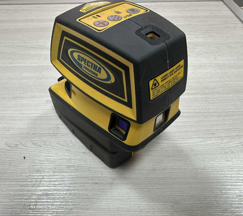 Laser krzyżowy Spectra Precision LT52