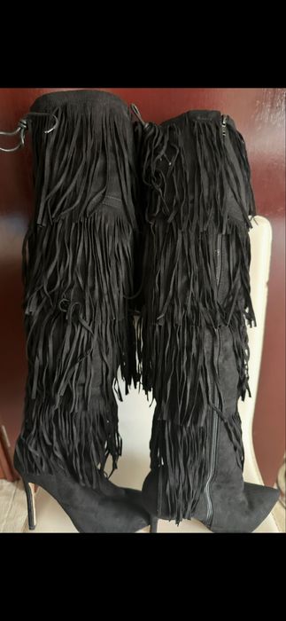 Botas pretas camurça com franjas