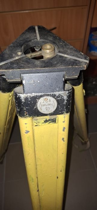 Statyw geodezyjny drewniany