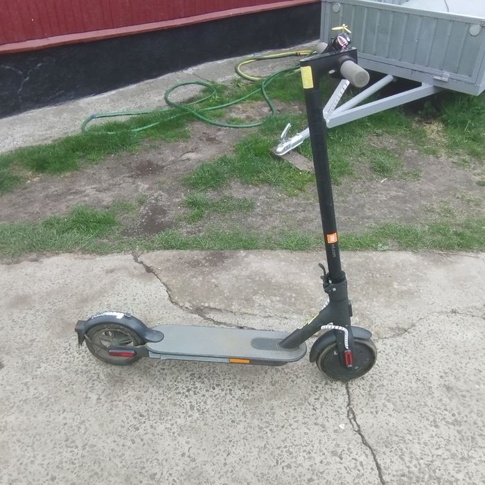 Продаю електро самокат ксяомі