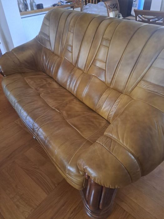 Zestaw wypoczynkowy – kanapa 3-os., sofa 2-os., fotel + pufa