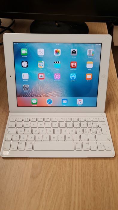 Logitech ultra cienka klawiatura Cover dla Ipad 2,3,4 Biała, Czarna