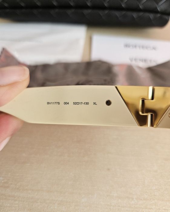 Beżowe kremowe okulary Bottega Veneta