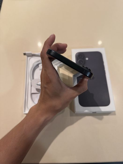 iPhone 16 - 128GB | Preto