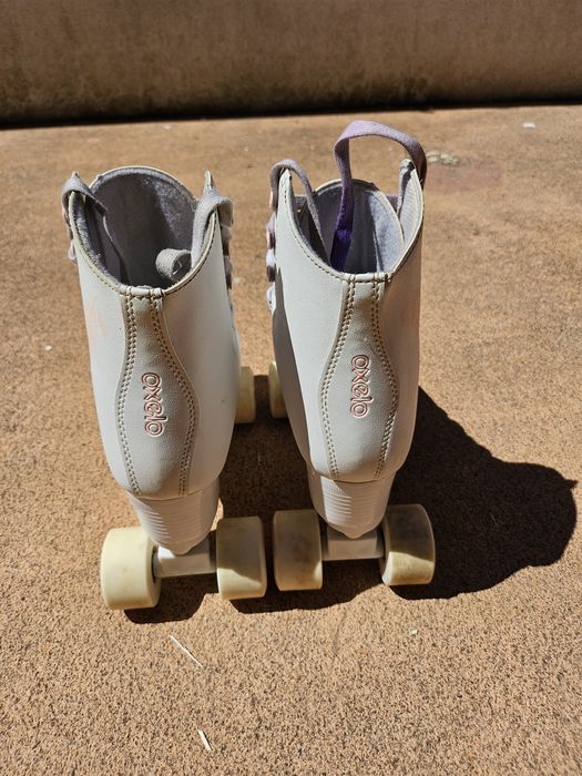 Patins oxelo tradicional e com todas alinhadas