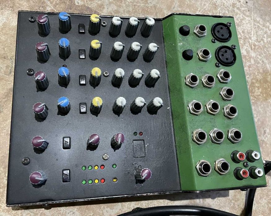 Микшерный пульт Soundcraft компактный