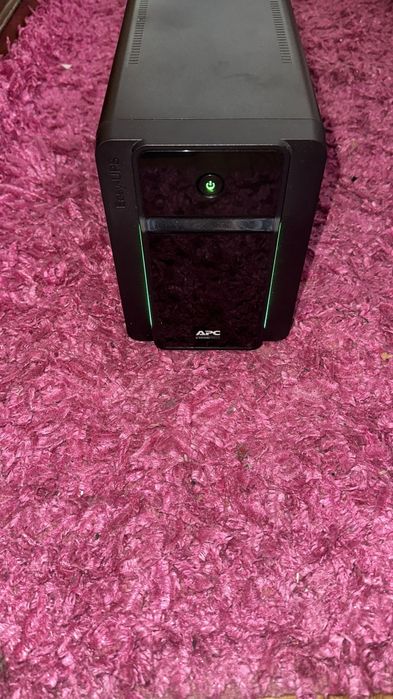 APC 1200VA 720W com 4 tomadas.