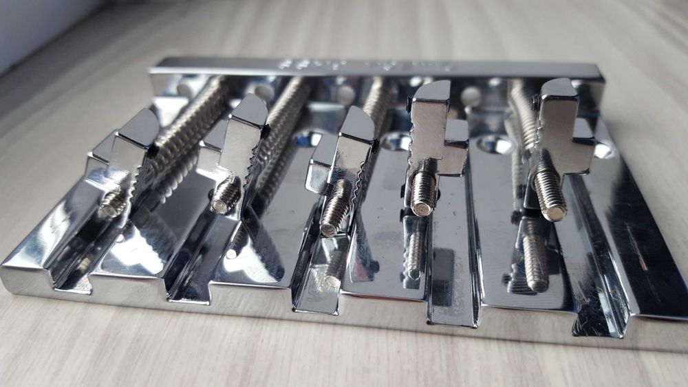 Bass bridge: Omega,Yamaha, Greco.