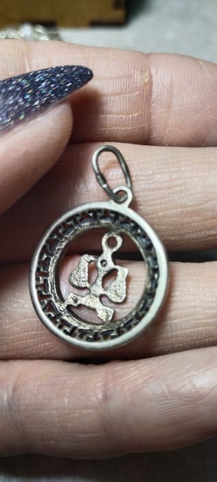 срібна підвіска і цепочка