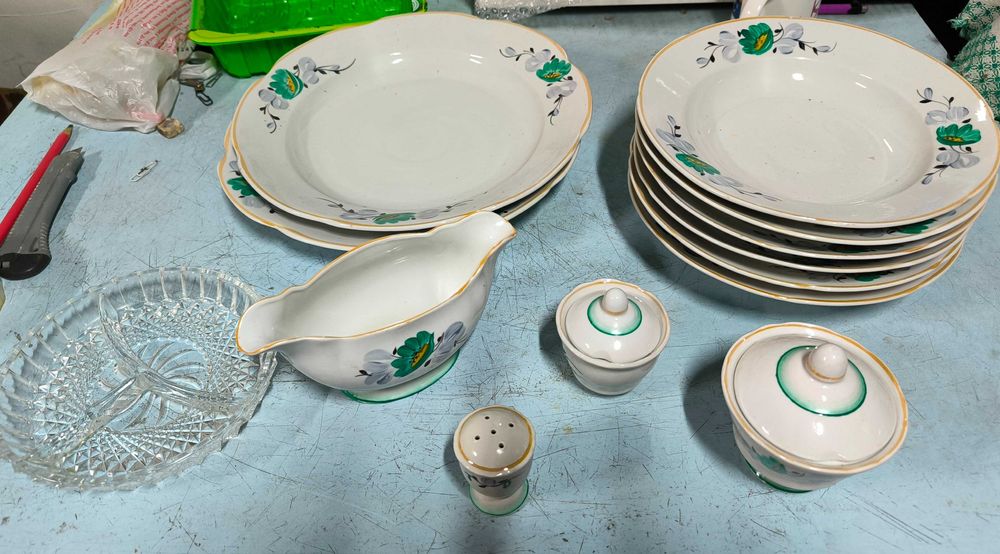 Посуд тарілки чашки блюда