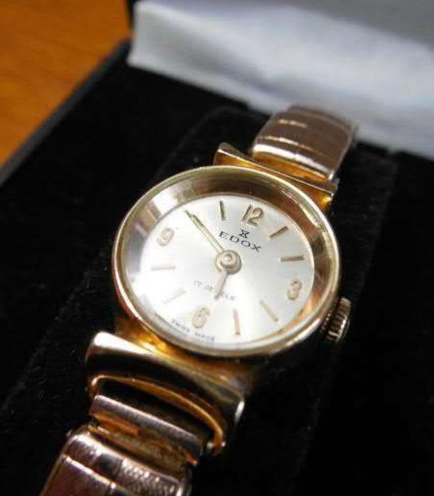 Женские часы Edox
