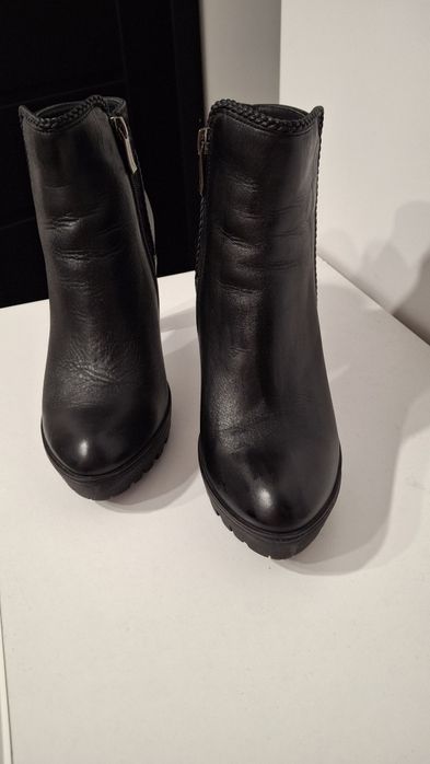 Czarne skórzane botki Robson