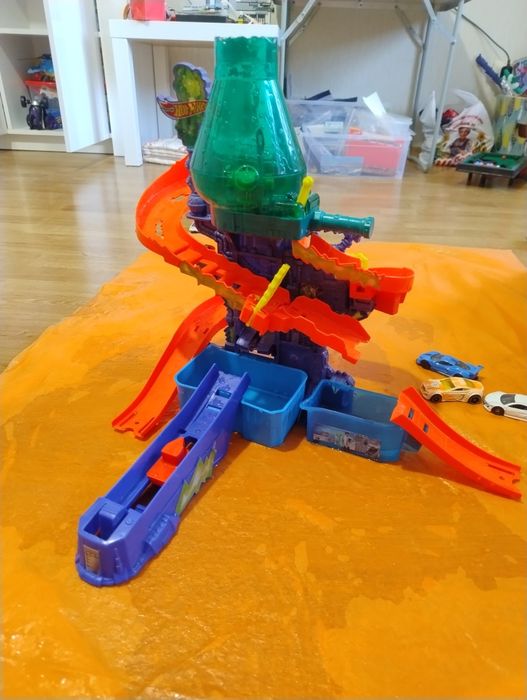 Hot wheels лабораторія