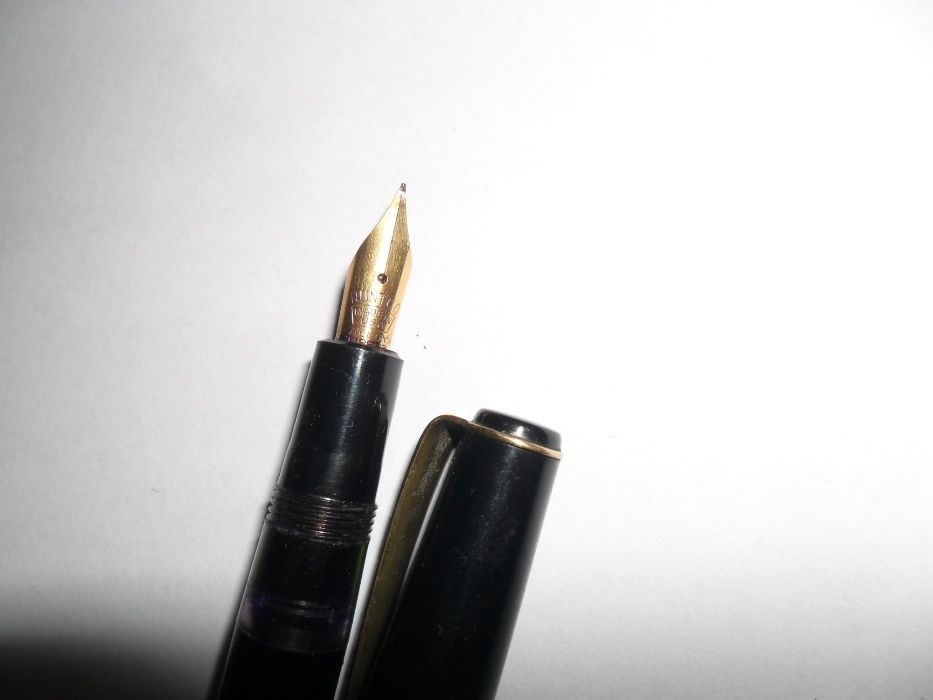 Перьевая ручка HUNTCO c позолоченным пером. Подобного предложения нет.