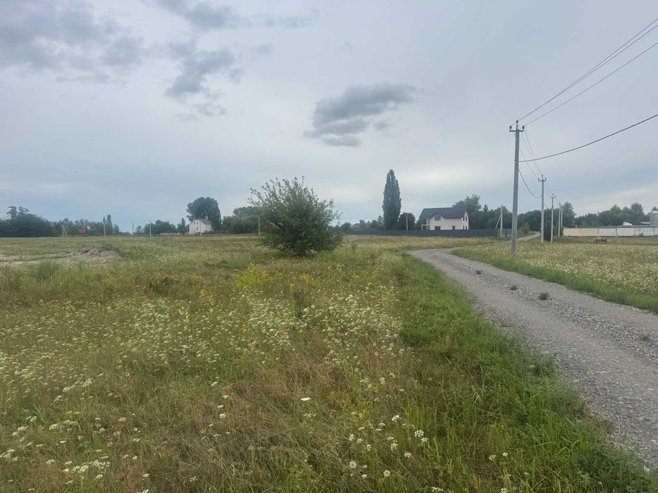 Продам 16 соток, під забудову, с. Гоголів