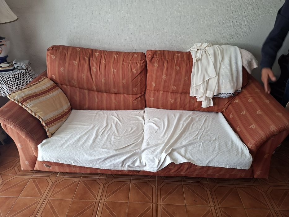 Vende-se 2 cadeirões e um sofá