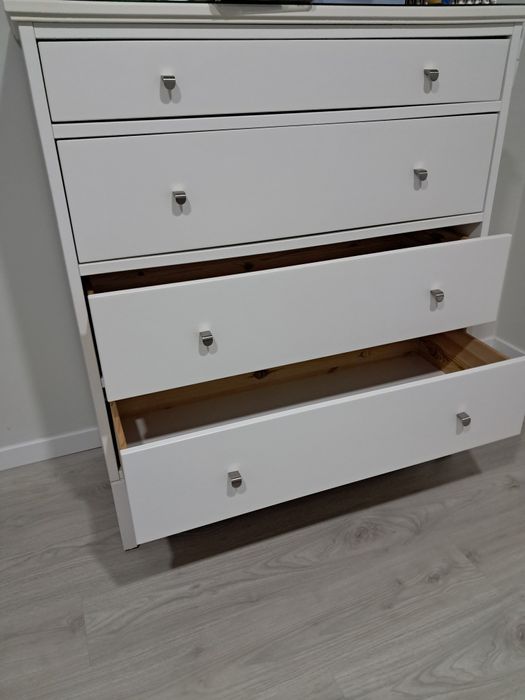 Cómoda Idanäs c/ 4 gavetas branco 104x118 cm