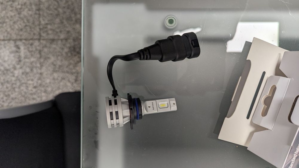 Luzes PHILLIPS Ultinon Essential LED HIR2