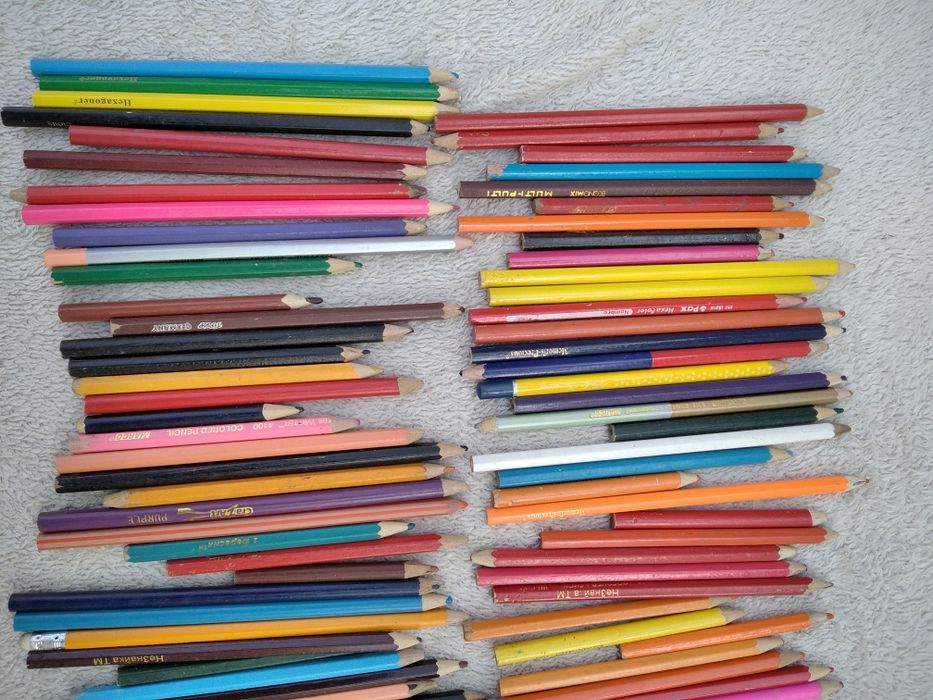 1 пакетом карандаш фломастер разных годов
