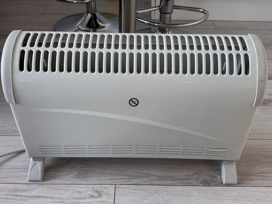 Grzejnik konwektorowy (2000 W)